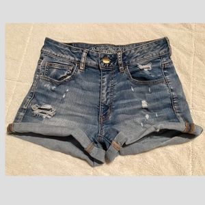 American Eagle Hi-Rise SHORTIE Distressed Jean Shorts!